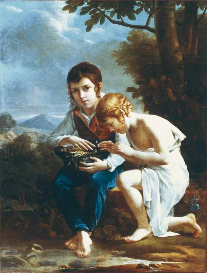 Due bambini con un uccellino